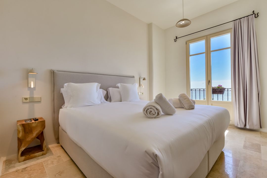 King room with balcony and sea view at Santa Barbara