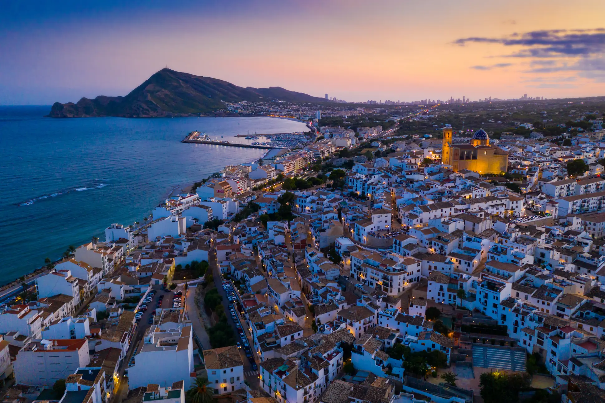 Vista aérea de Altea al anochecer, España