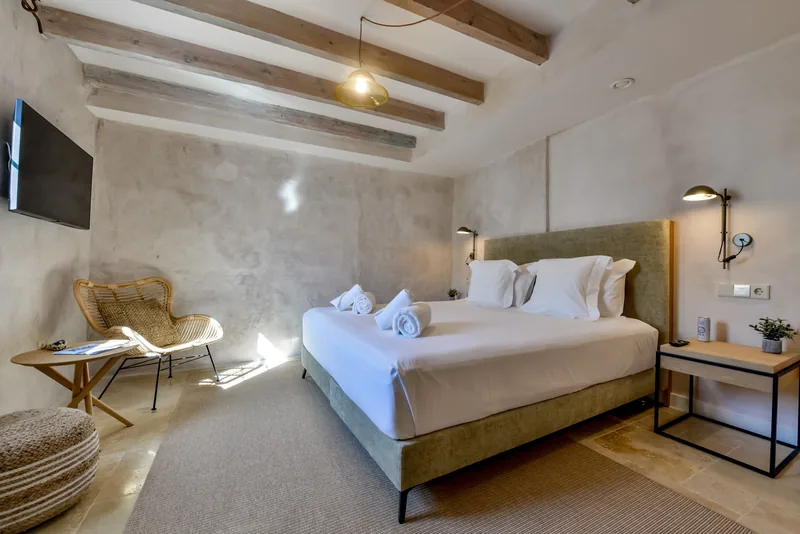 King room at Maison Salva — photo 4